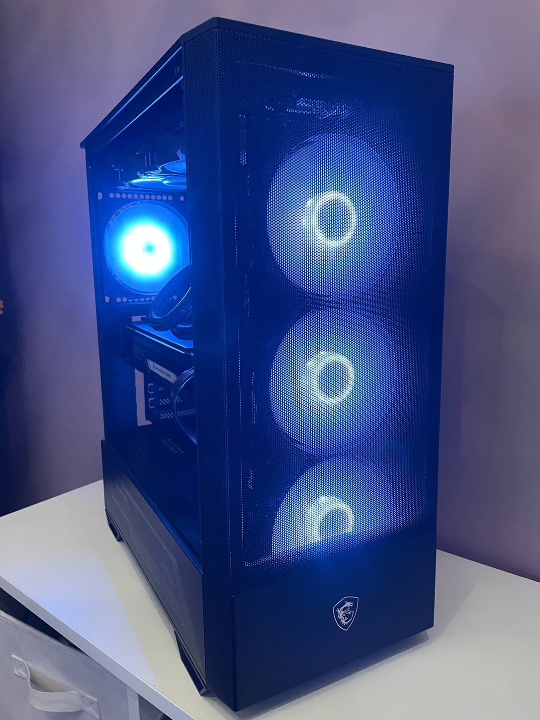 Build gaming nera MSI con ventole RGB frontali